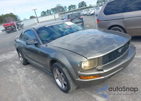 2005 Ford Mustang V6 Deluxe/V6 Premium z USA, uszkodzony, nr VIN 1ZVFT80N755163876